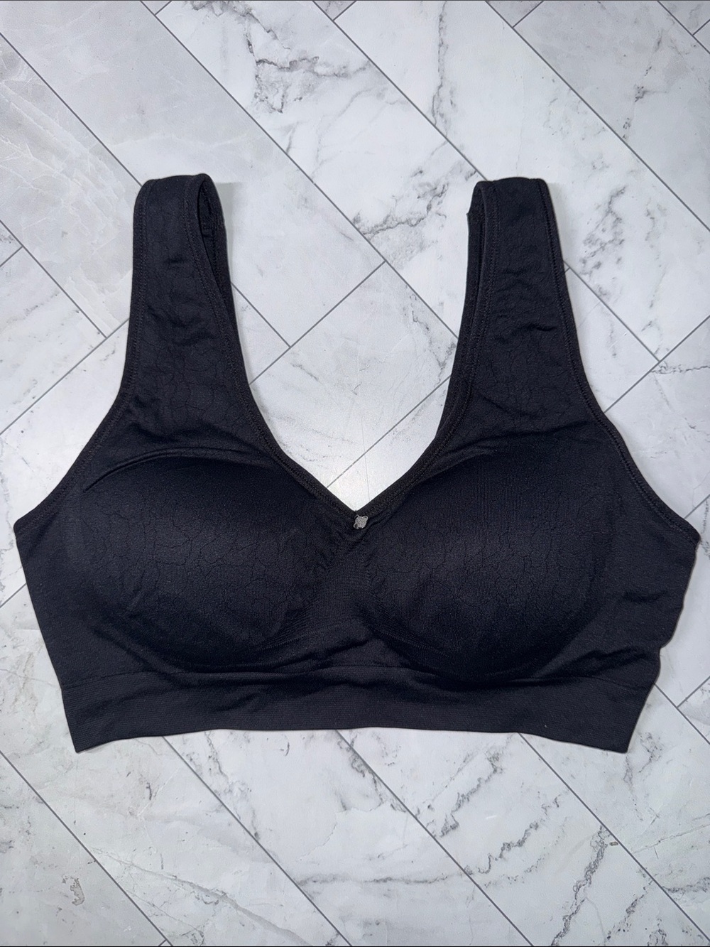 NWT Breezies Cooling Comfort Wirefree Seamless Contour Bra Black Medium